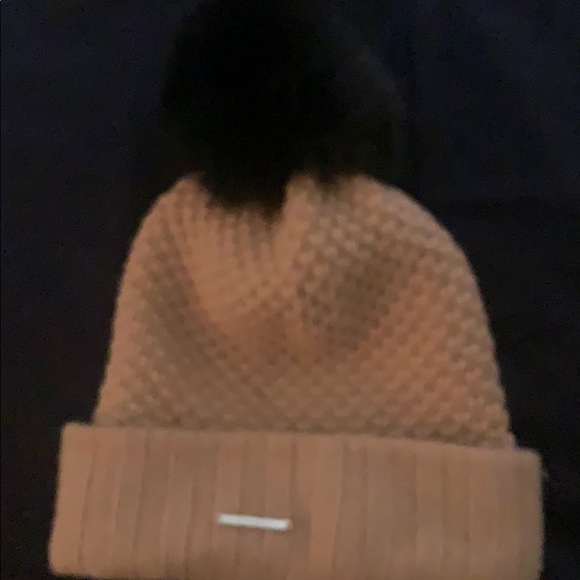 ❄️ Burberry Fur Pom-Pom Wool Cashmere Beanie - Picture 2 of 6